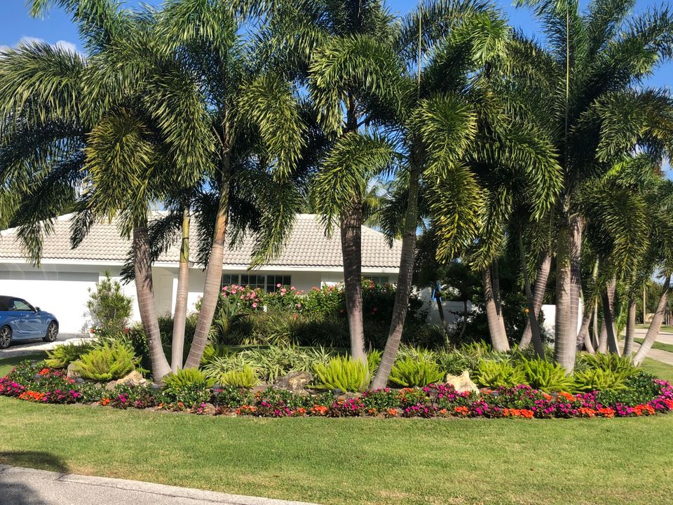 For Sale: $1,750,000 (3 beds, 2 baths, 1602 Square Feet)