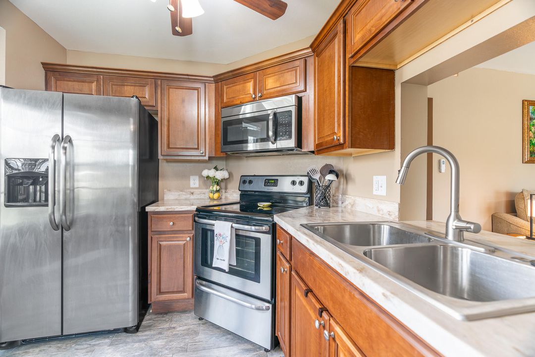 For Sale: $212,500 (2 beds, 2 baths, 1050 Square Feet)