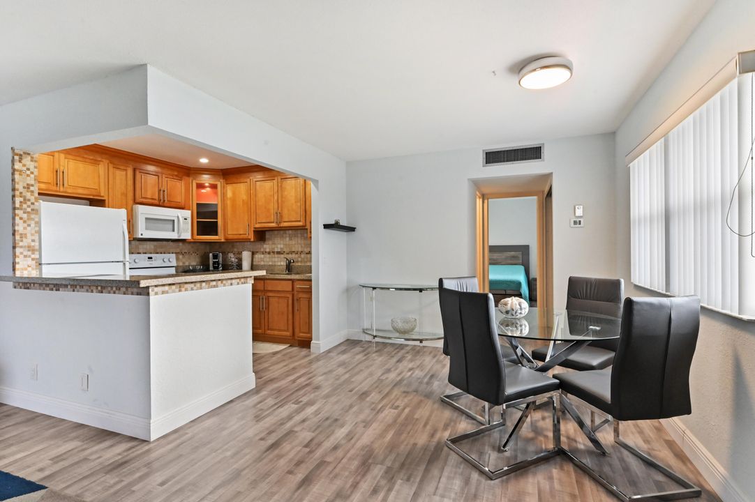 For Sale: $98,888 (1 beds, 1 baths, 720 Square Feet)