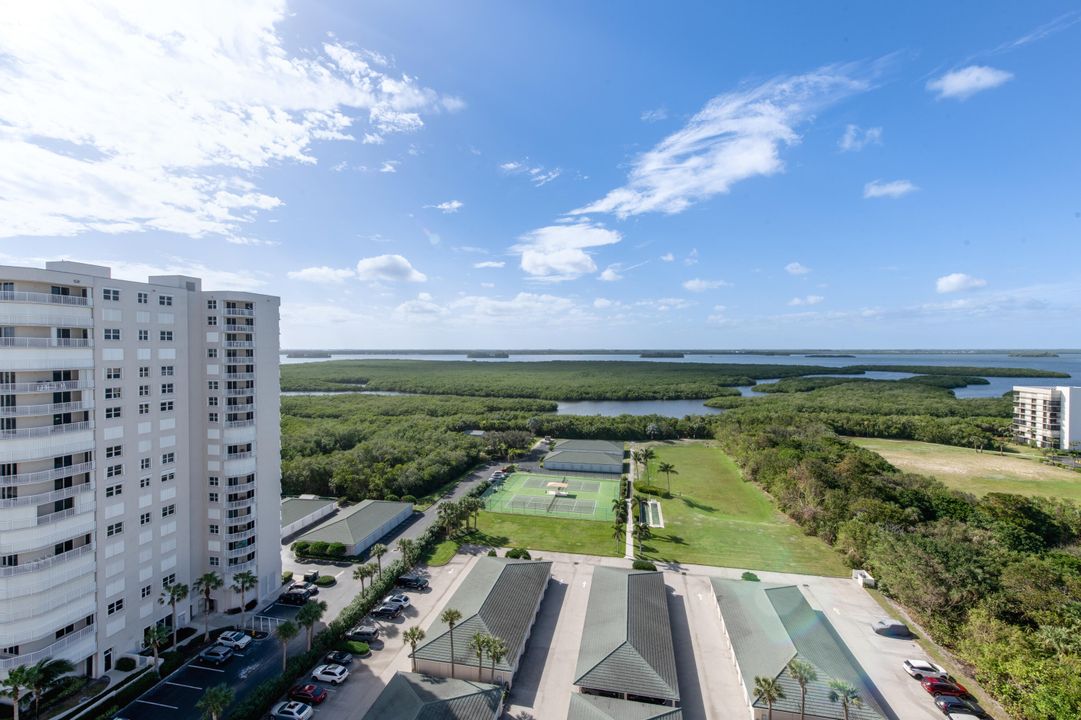 For Sale: $695,000 (3 beds, 2 baths, 1724 Square Feet)