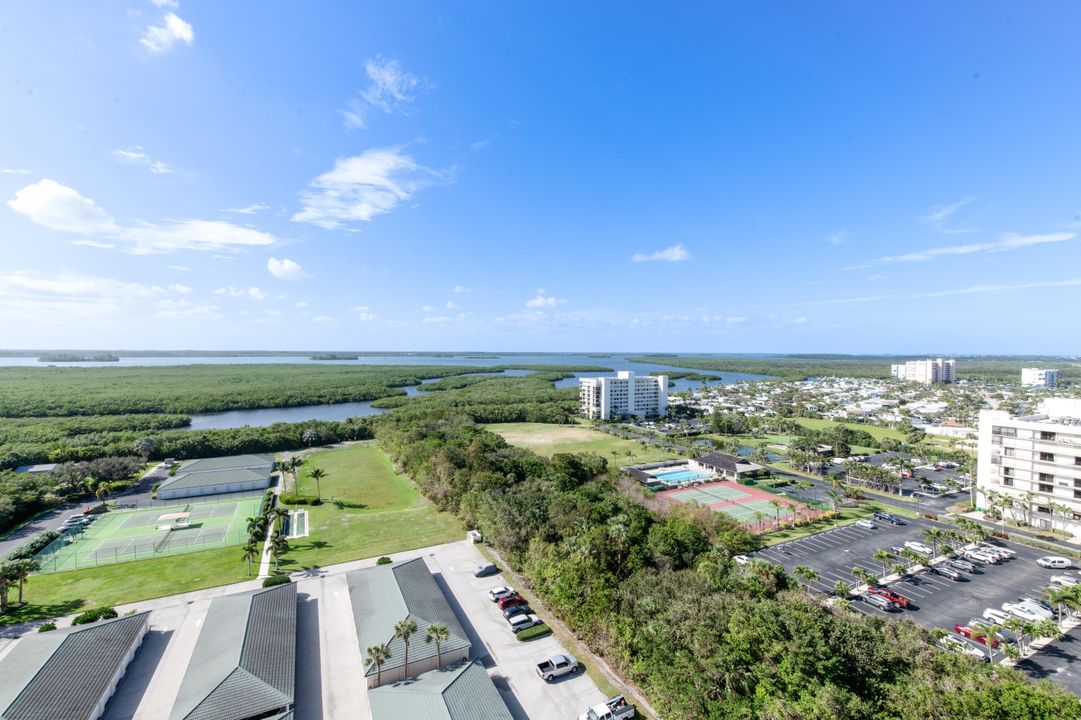 For Sale: $695,000 (3 beds, 2 baths, 1724 Square Feet)