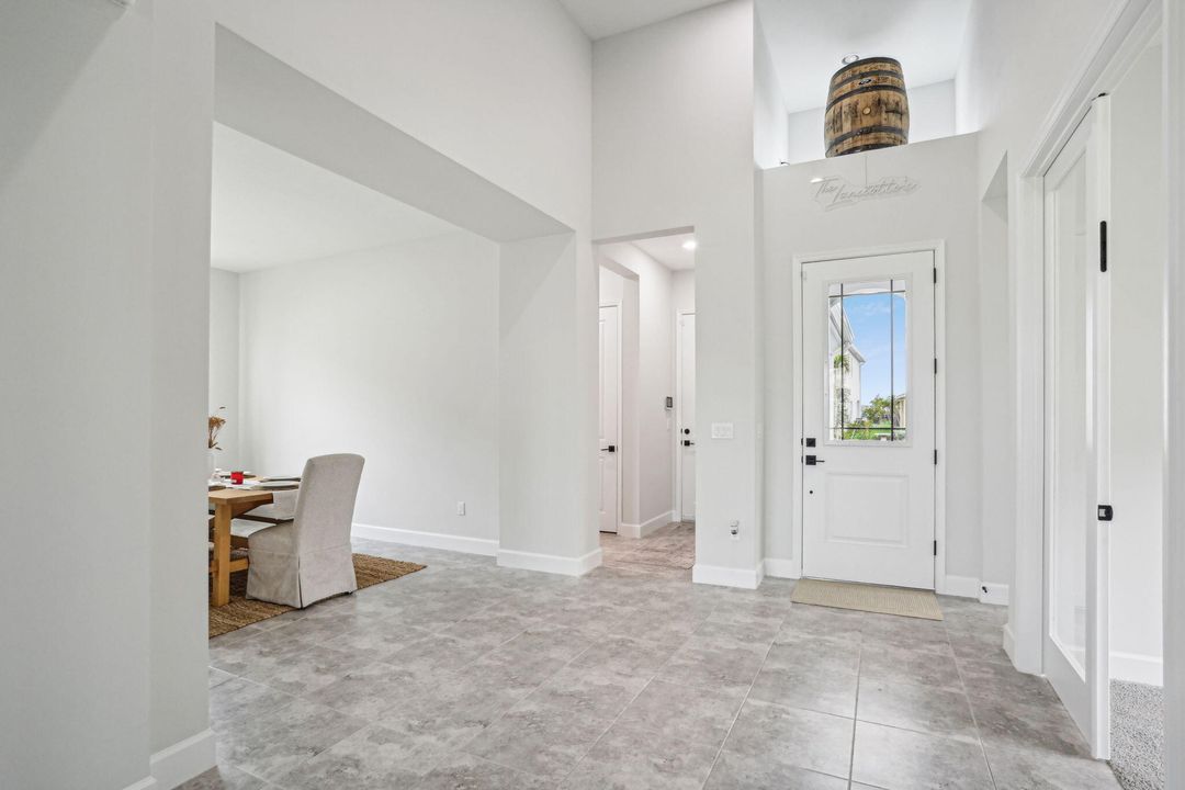 For Sale: $657,600 (2 beds, 2 baths, 1913 Square Feet)