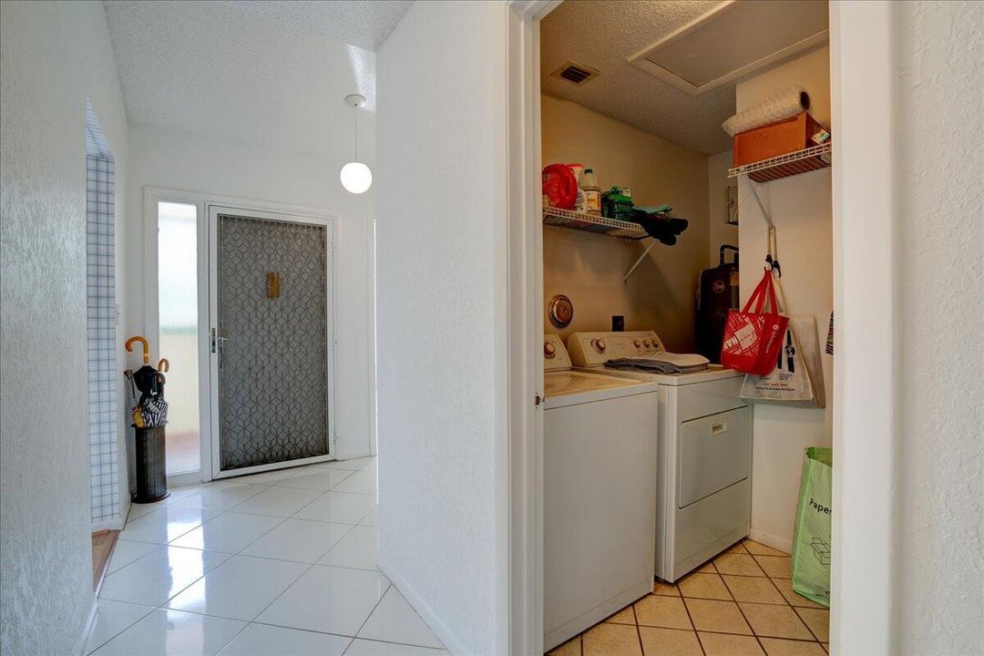 En Venta: $289,000 (2 camas, 2 baños, 1293 Pies cuadrados)