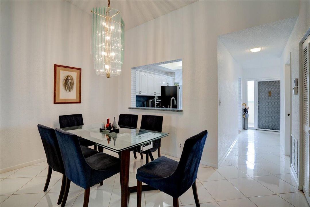 En Venta: $289,000 (2 camas, 2 baños, 1293 Pies cuadrados)