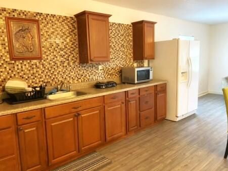 For Rent: $3,000 (2 beds, 1 baths, 1200 Square Feet)