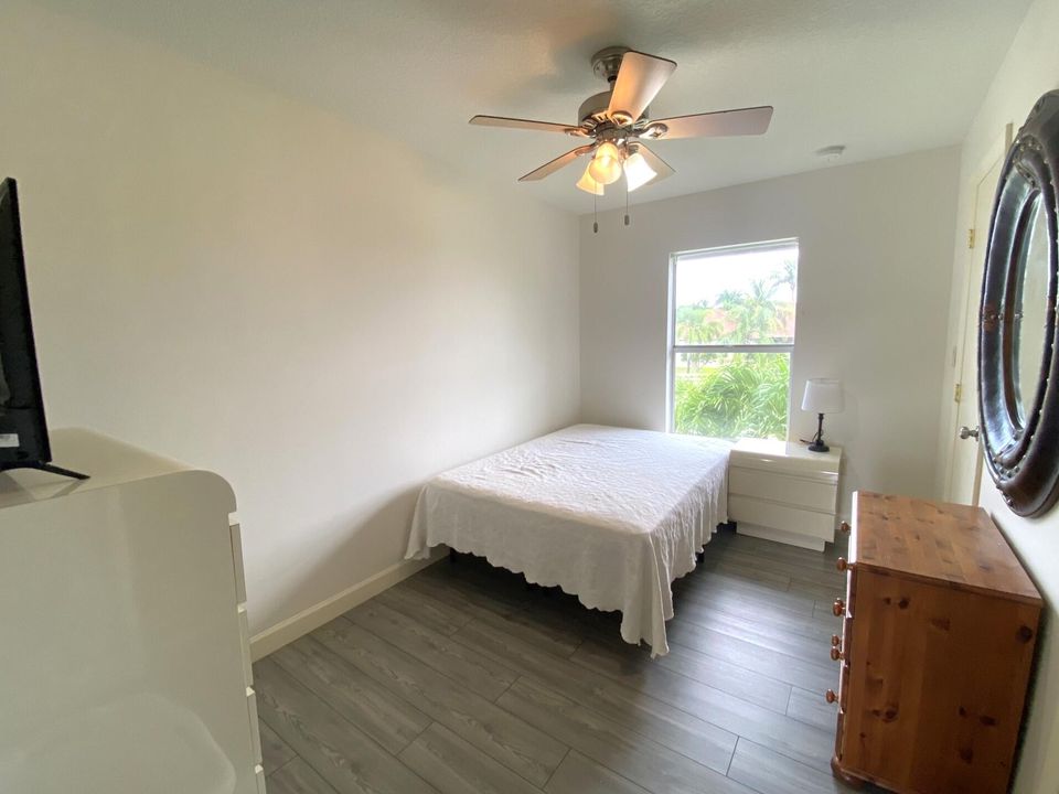 For Rent: $3,000 (2 beds, 1 baths, 1200 Square Feet)