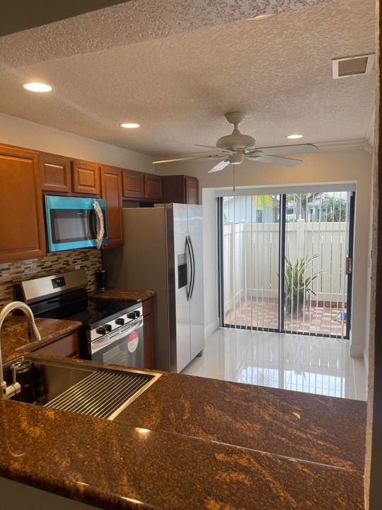 For Rent: $2,500 (2 beds, 2 baths, 1244 Square Feet)