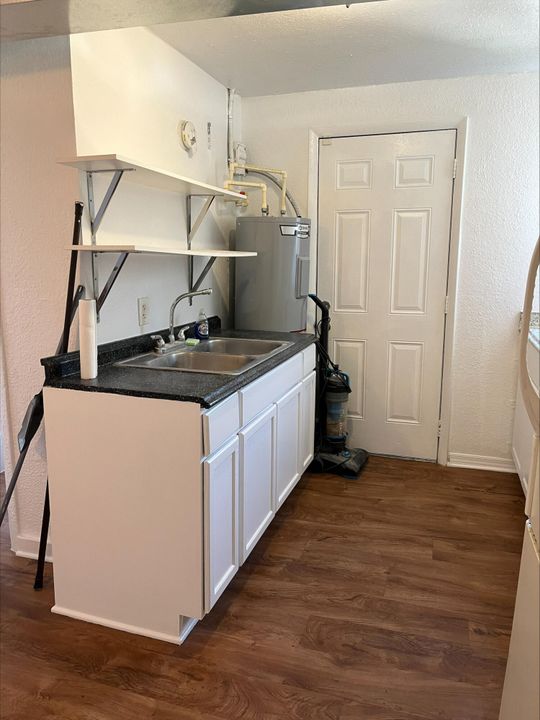 For Rent: $1,050 (2 beds, 1 baths, 2754 Square Feet)