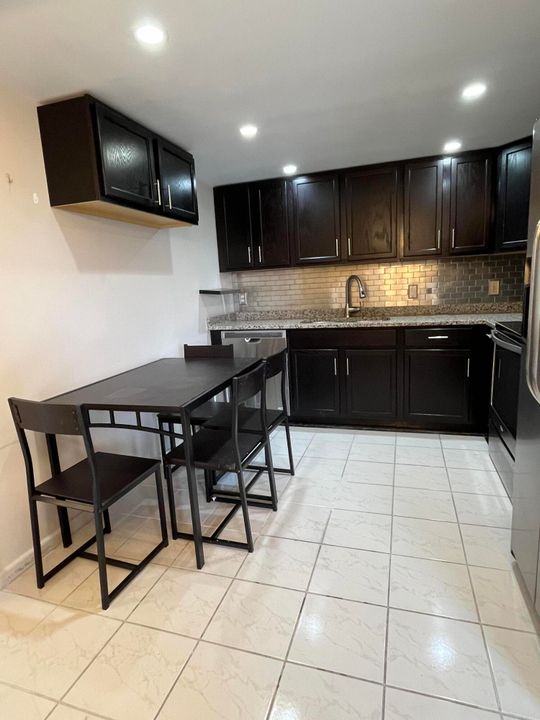 En Venta: $230,000 (2 camas, 2 baños, 896 Pies cuadrados)