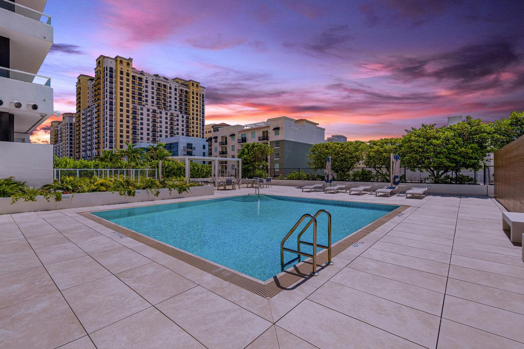 For Sale: $2,250,000 (3 beds, 2 baths, 2091 Square Feet)