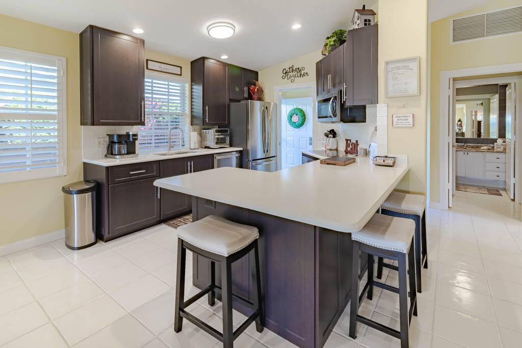 For Sale: $439,000 (2 beds, 2 baths, 1525 Square Feet)