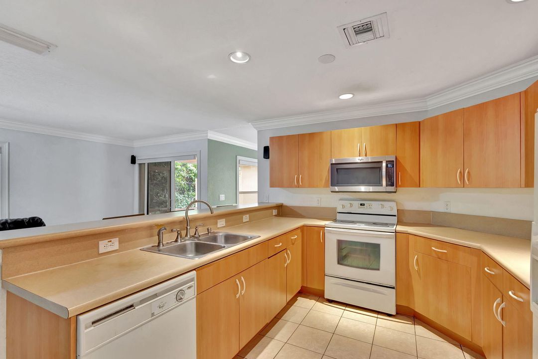 For Sale: $584,000 (3 beds, 2 baths, 2120 Square Feet)