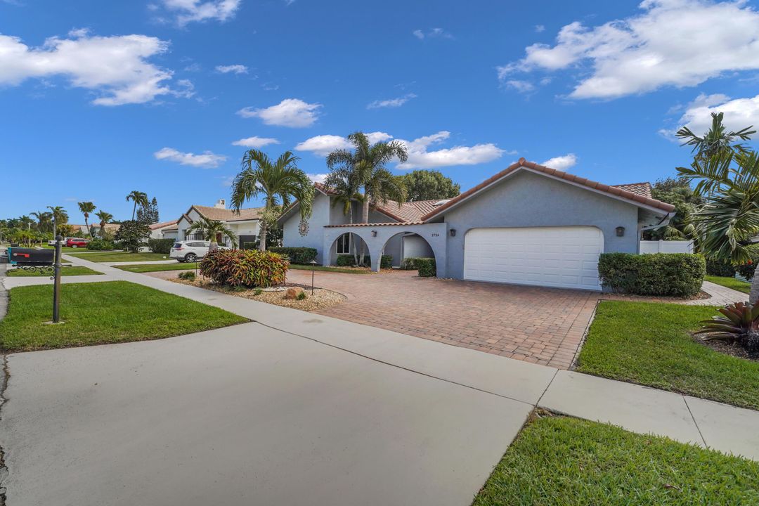 For Sale: $734,900 (3 beds, 2 baths, 2584 Square Feet)