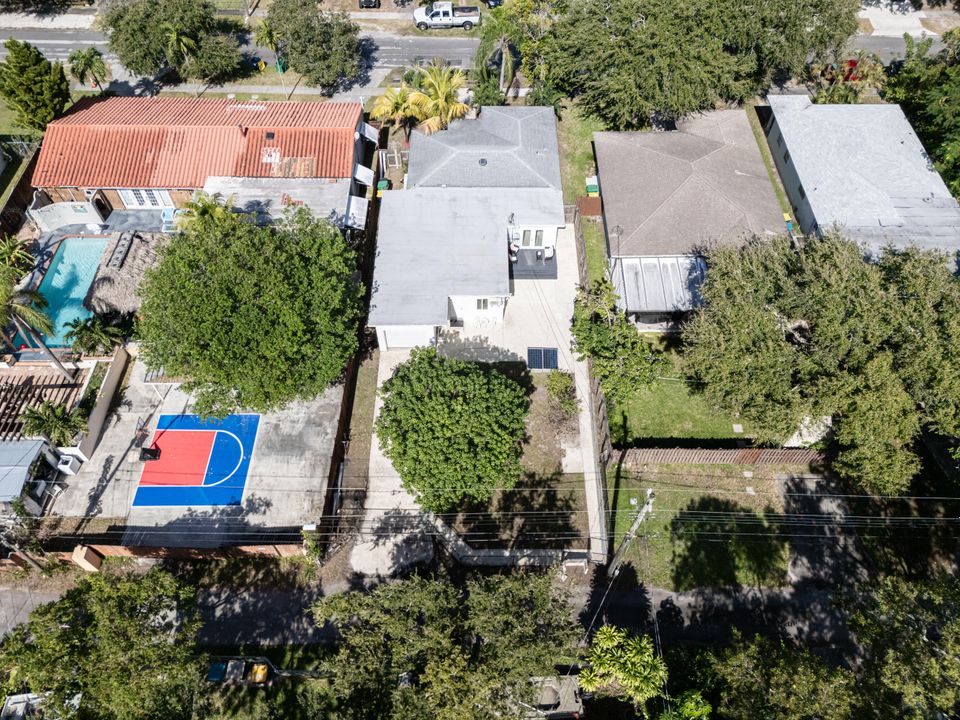 Active With Contract: $550,000 (3 beds, 2 baths, 1915 Square Feet)