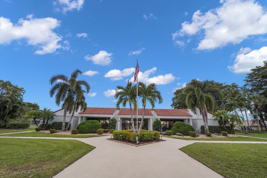 For Sale: $734,900 (3 beds, 2 baths, 2584 Square Feet)