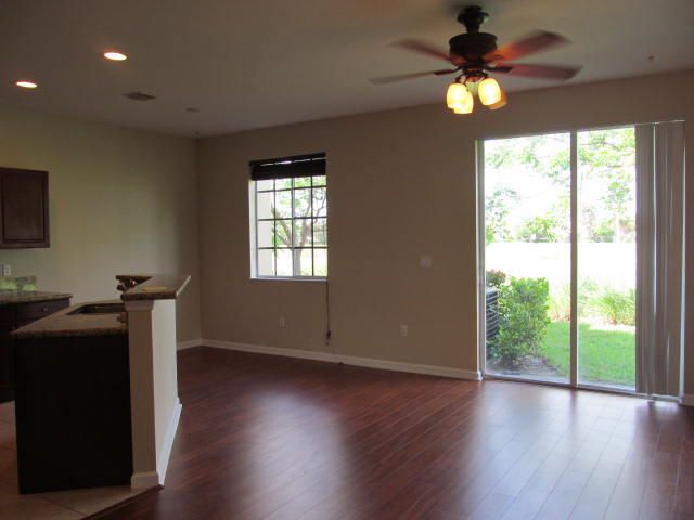 For Rent: $2,250 (3 beds, 2 baths, 1379 Square Feet)