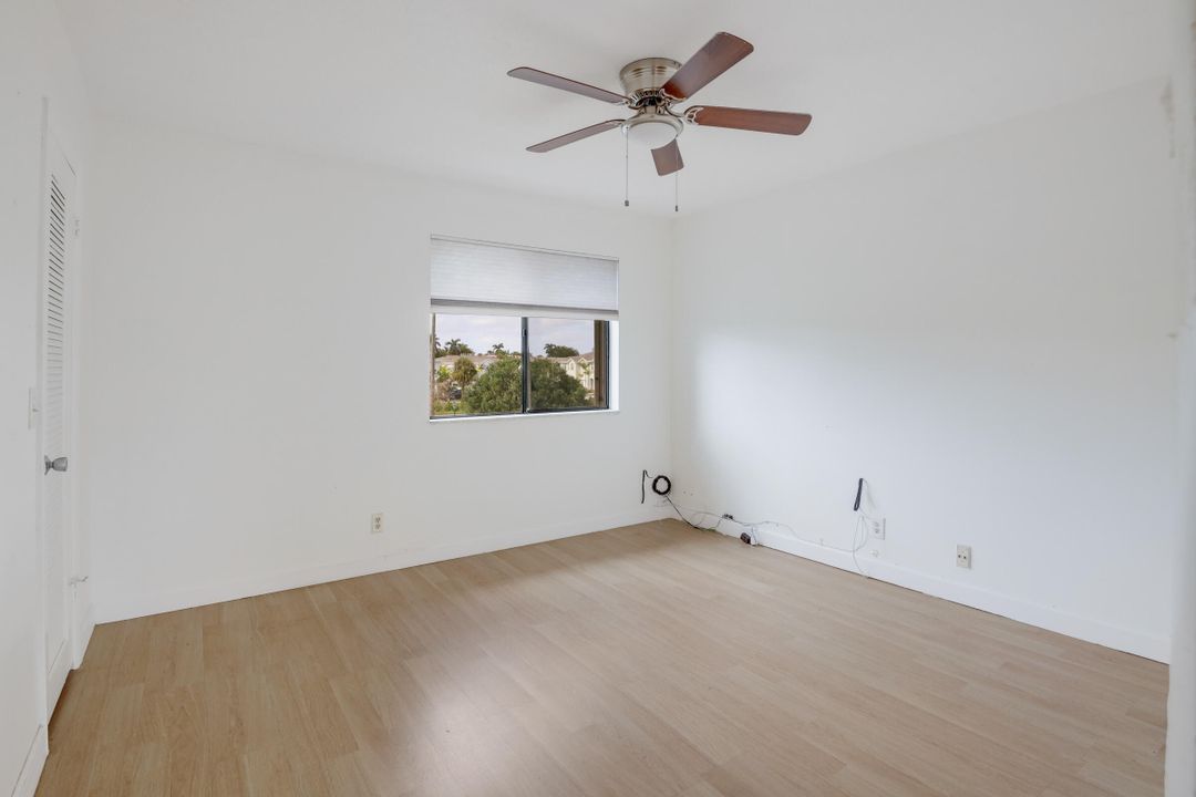 For Sale: $215,000 (2 beds, 1 baths, 1080 Square Feet)