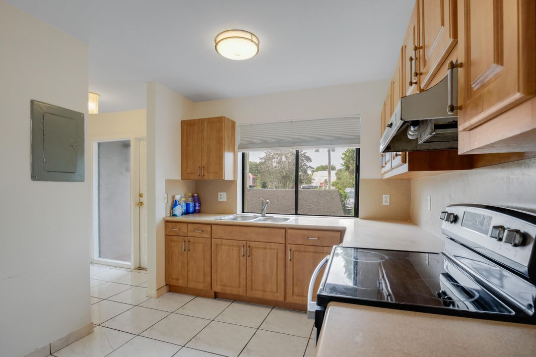 For Sale: $215,000 (2 beds, 1 baths, 1080 Square Feet)