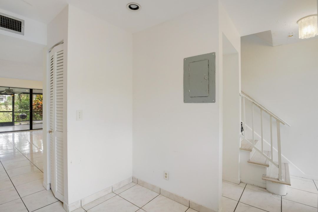 For Sale: $215,000 (2 beds, 1 baths, 1080 Square Feet)