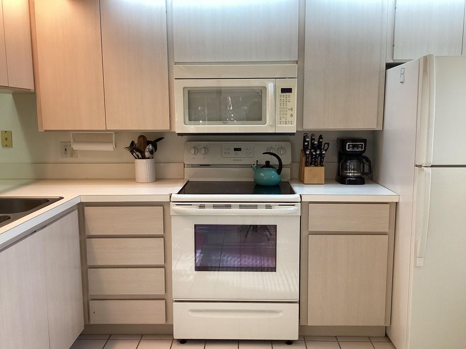 For Rent: $2,500 (2 beds, 2 baths, 1374 Square Feet)