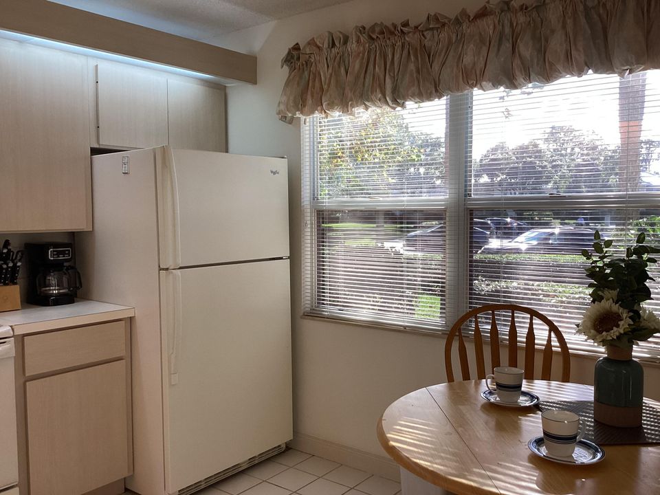 For Rent: $2,500 (2 beds, 2 baths, 1374 Square Feet)