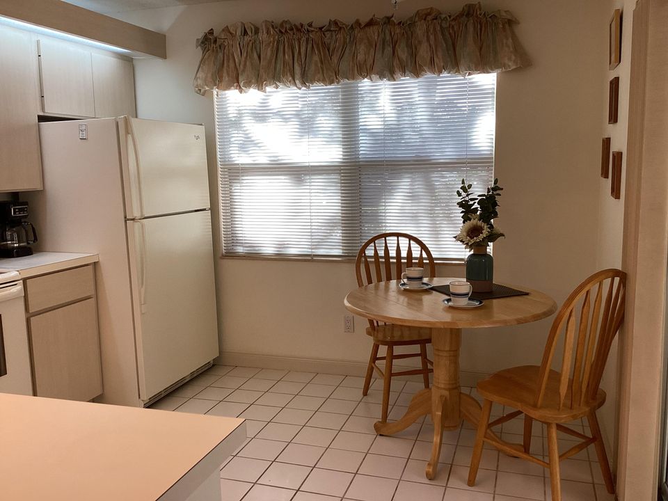 For Rent: $2,500 (2 beds, 2 baths, 1374 Square Feet)