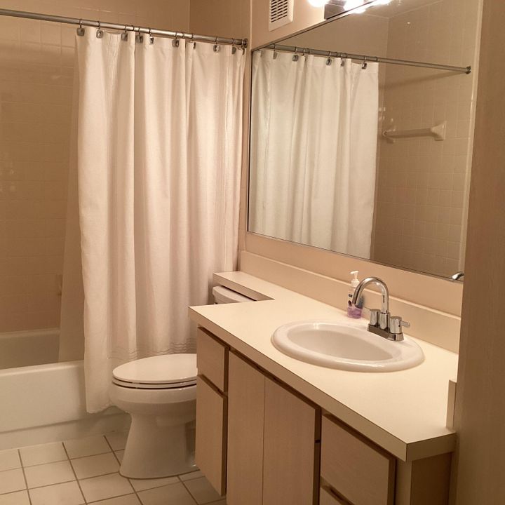 For Rent: $2,500 (2 beds, 2 baths, 1374 Square Feet)