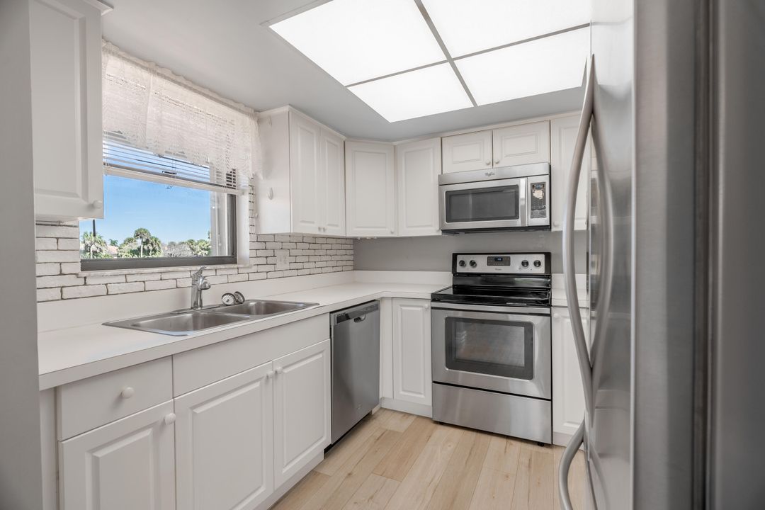 For Sale: $252,300 (2 beds, 2 baths, 1188 Square Feet)