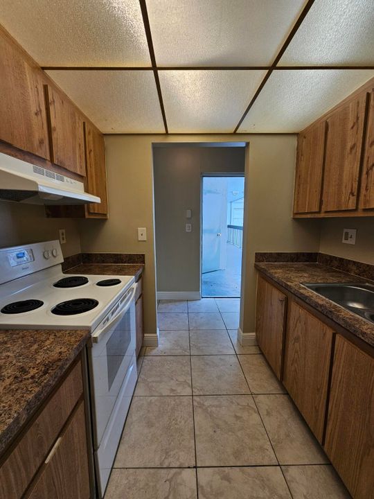 For Rent: $1,750 (2 beds, 1 baths, 850 Square Feet)