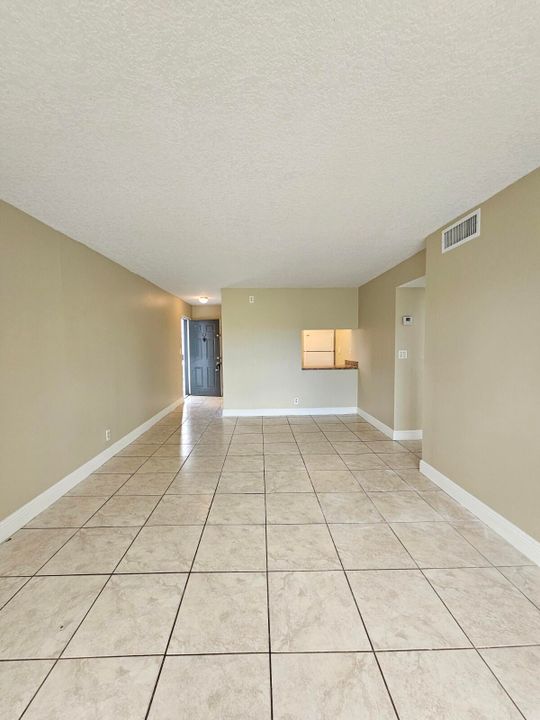 For Rent: $1,750 (2 beds, 1 baths, 850 Square Feet)