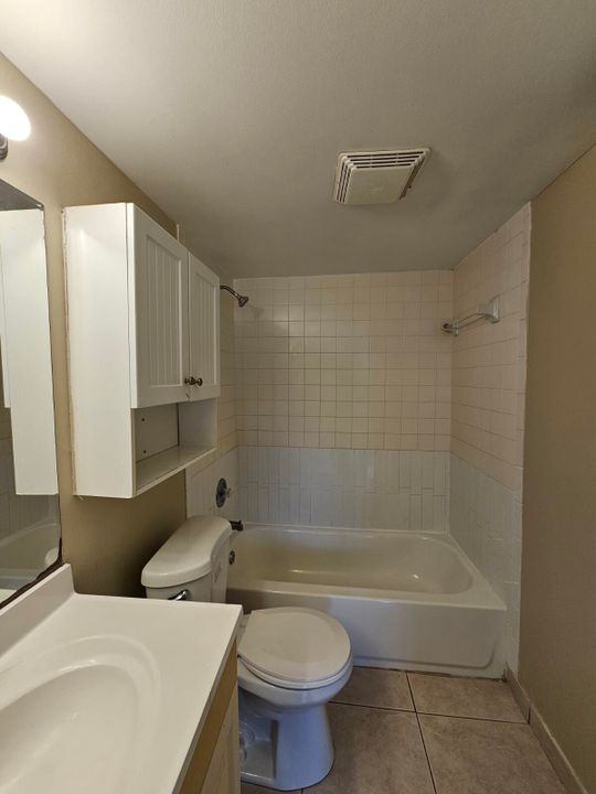 For Rent: $1,750 (2 beds, 1 baths, 850 Square Feet)