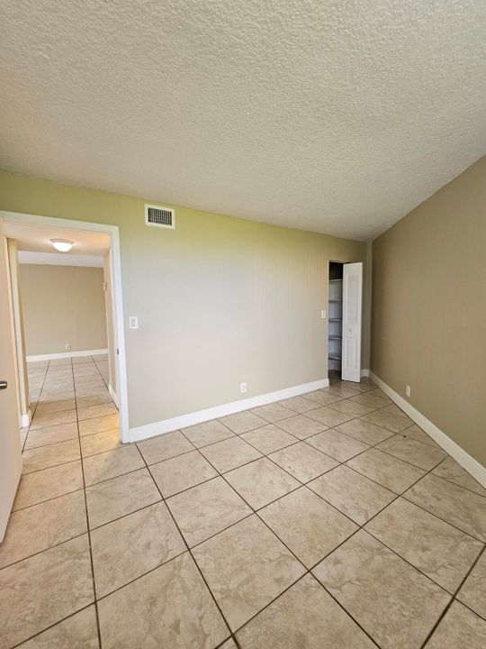 For Rent: $1,750 (2 beds, 1 baths, 850 Square Feet)