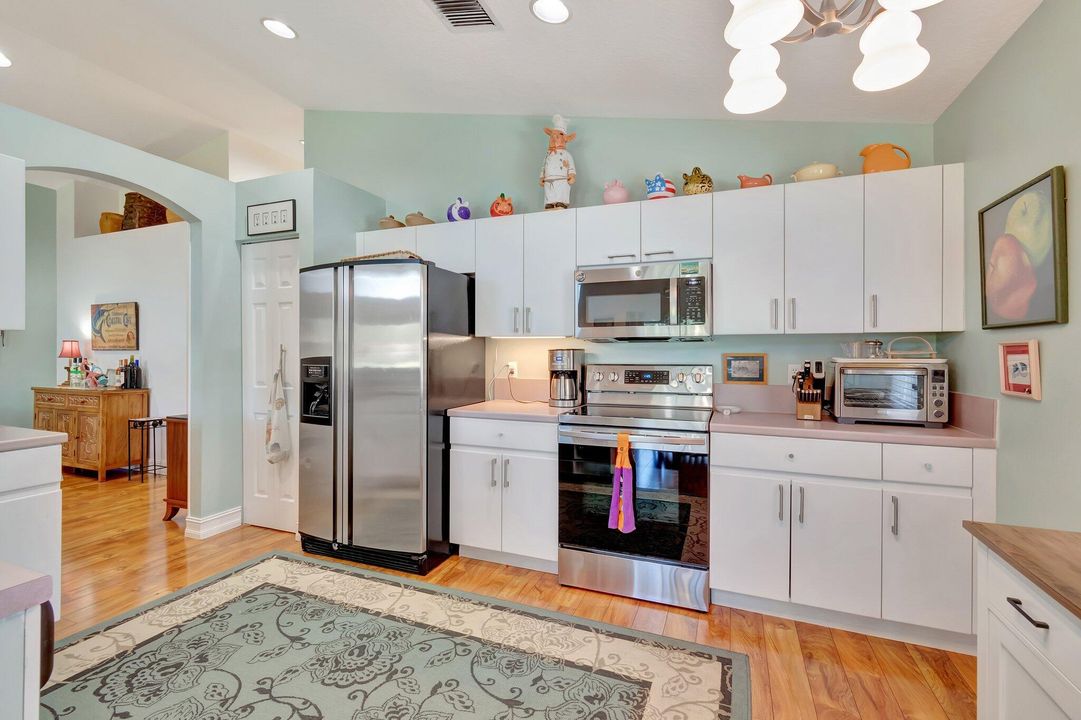 For Sale: $467,500 (3 beds, 2 baths, 1867 Square Feet)