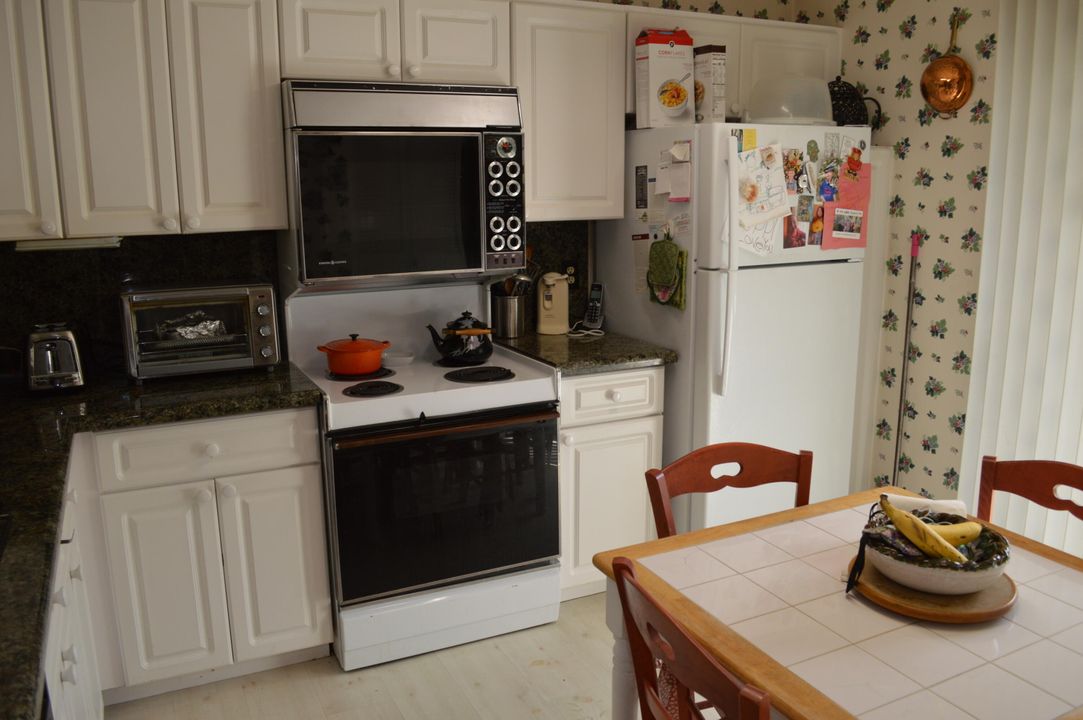 For Sale: $249,000 (3 beds, 2 baths, 1298 Square Feet)