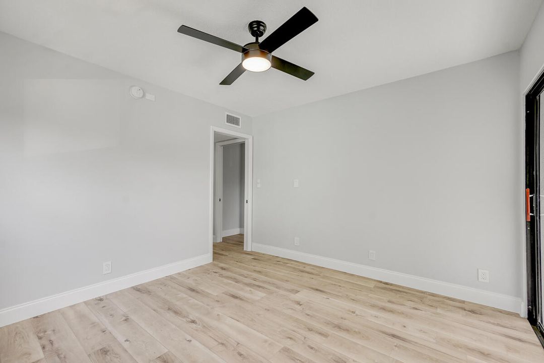 For Sale: $265,000 (2 beds, 2 baths, 1100 Square Feet)