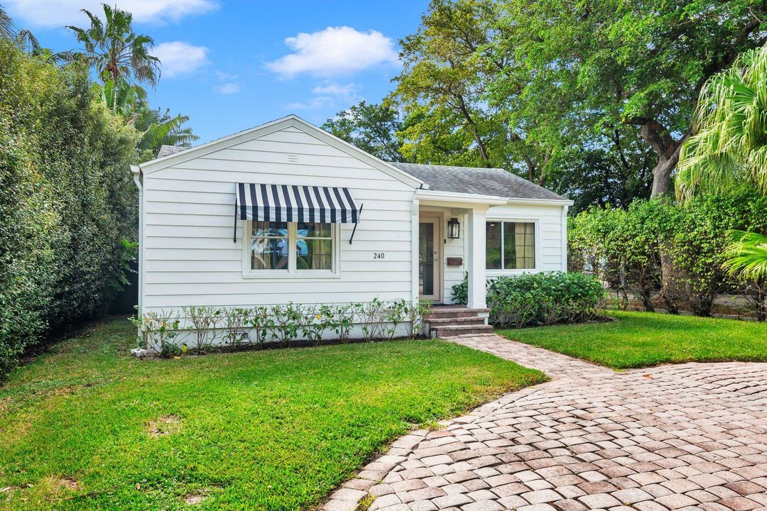 For Sale: $2,200,000 (3 beds, 3 baths, 1092 Square Feet)