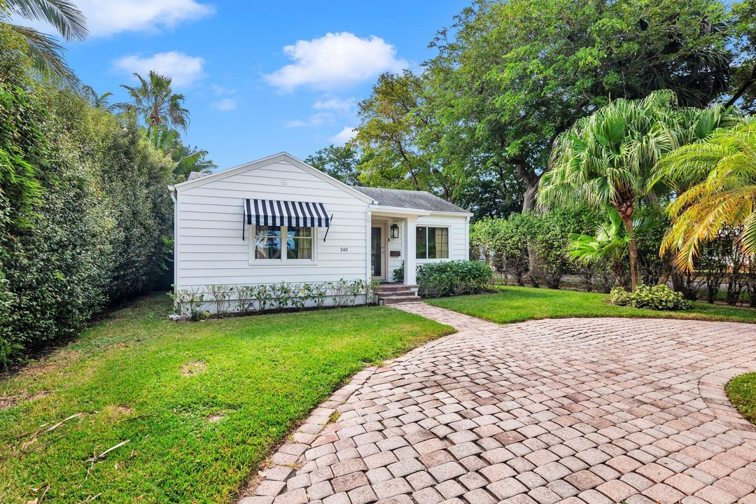 For Sale: $2,200,000 (3 beds, 3 baths, 1092 Square Feet)