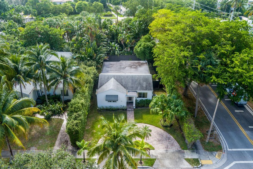 For Sale: $2,200,000 (3 beds, 3 baths, 1092 Square Feet)