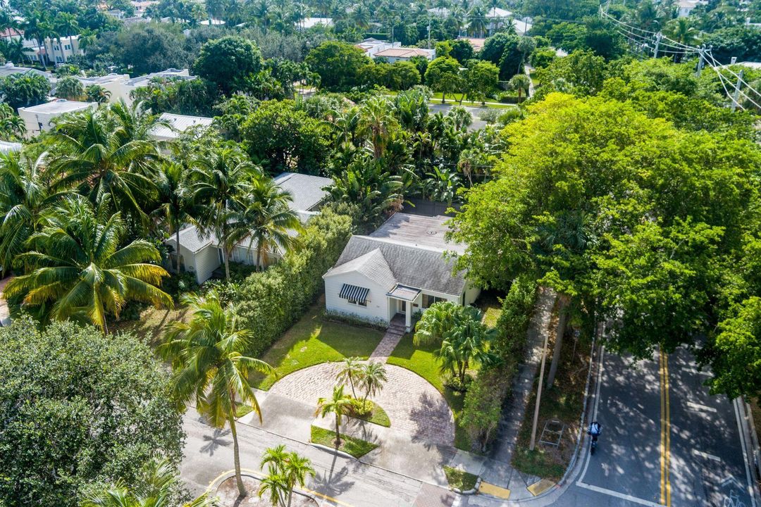 For Sale: $2,200,000 (3 beds, 3 baths, 1092 Square Feet)