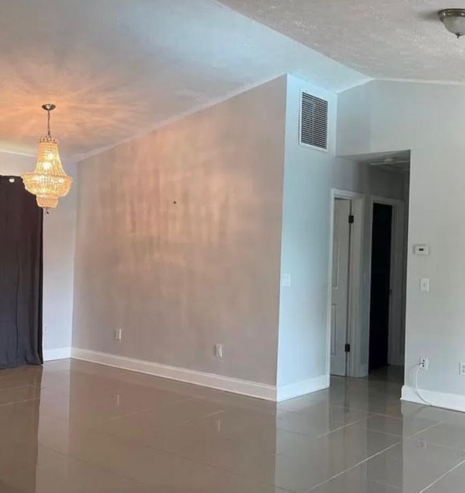 For Rent: $3,000 (2 beds, 1 baths, 1170 Square Feet)