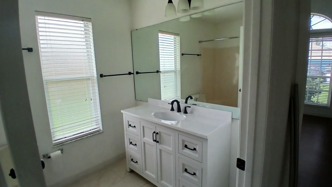 For Rent: $2,800 (3 beds, 2 baths, 1716 Square Feet)