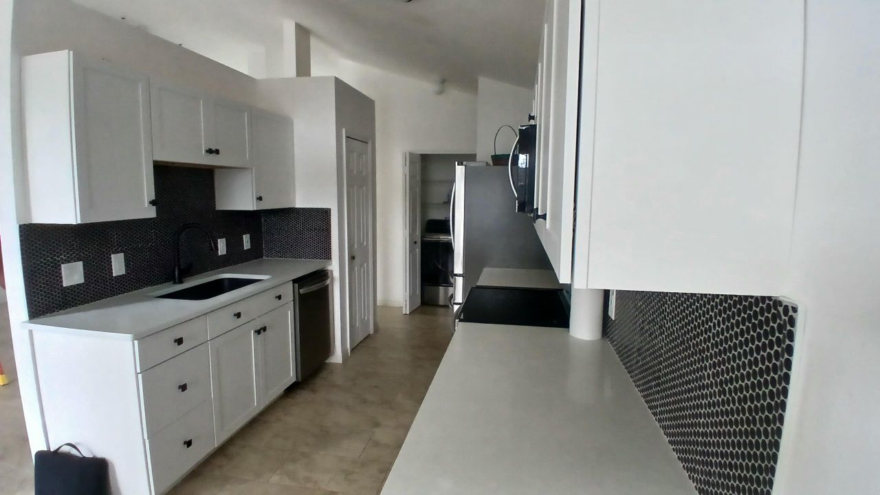 For Rent: $2,800 (3 beds, 2 baths, 1716 Square Feet)