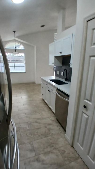 For Rent: $2,800 (3 beds, 2 baths, 1716 Square Feet)