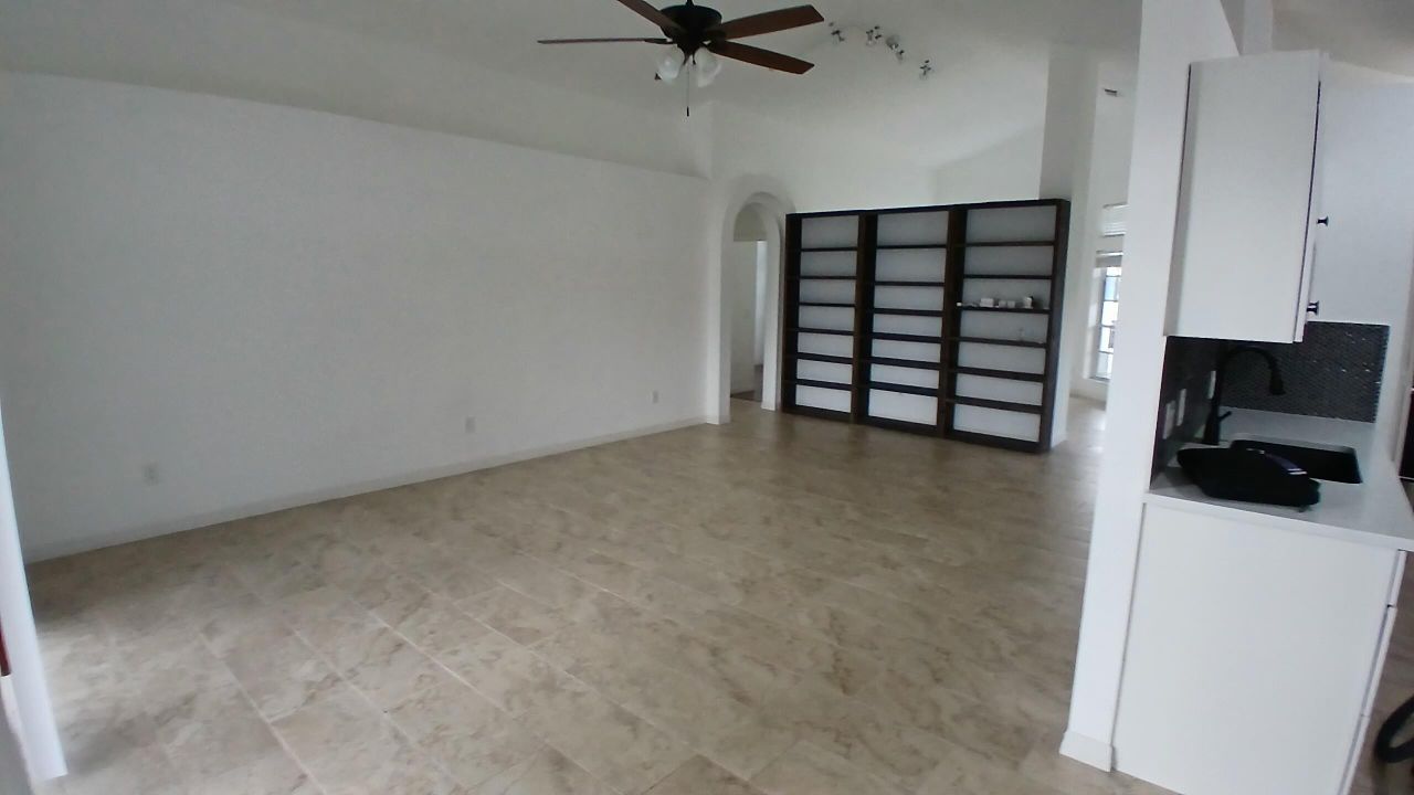 For Rent: $2,800 (3 beds, 2 baths, 1716 Square Feet)