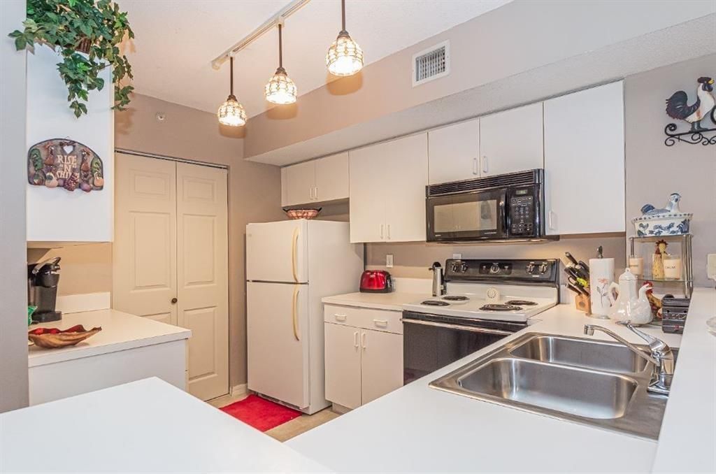 For Sale: $259,000 (3 beds, 2 baths, 1329 Square Feet)