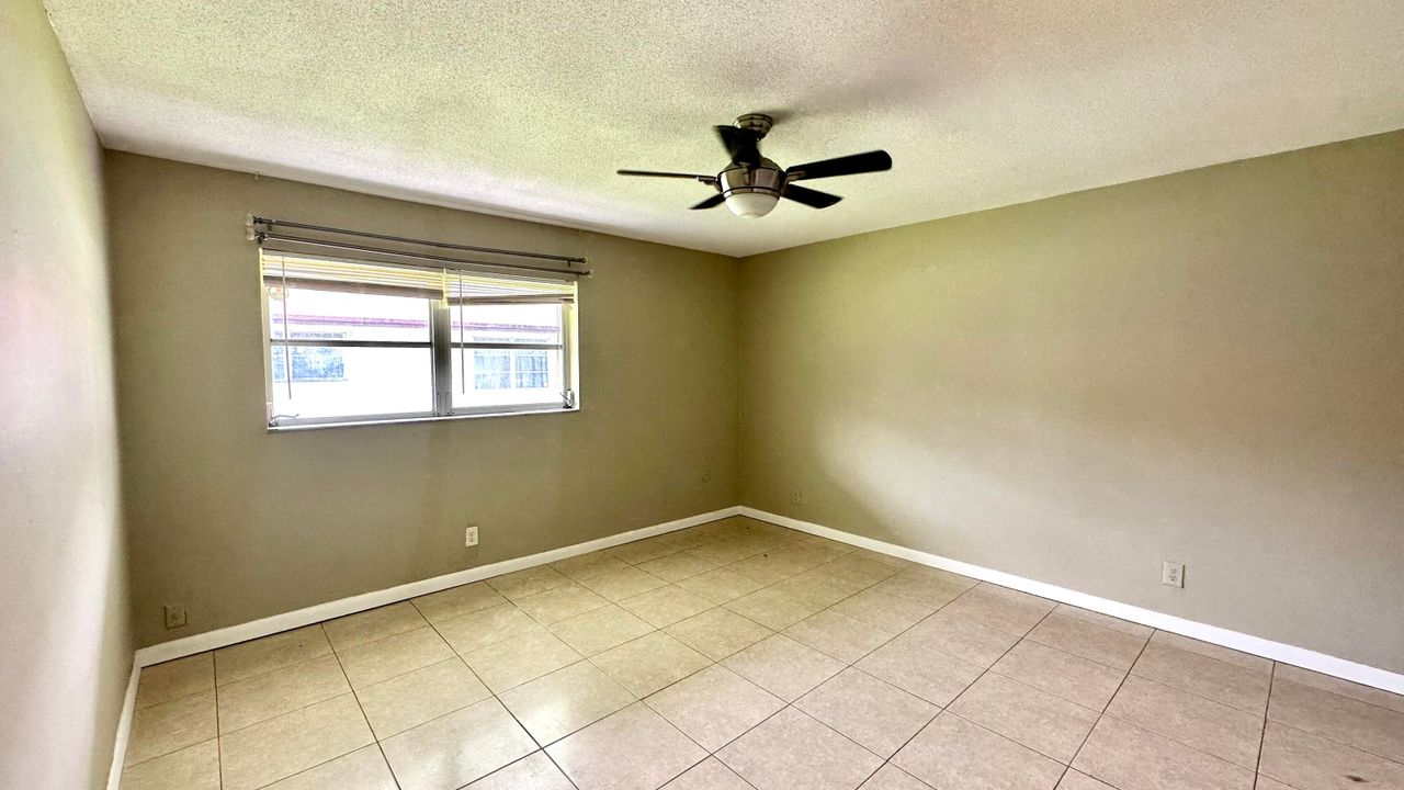 For Rent: $2,400 (3 beds, 2 baths, 1200 Square Feet)