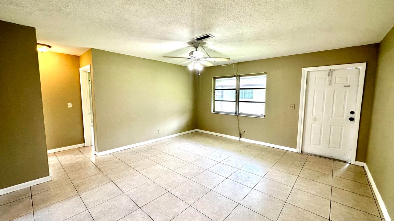 For Rent: $2,400 (3 beds, 2 baths, 1200 Square Feet)