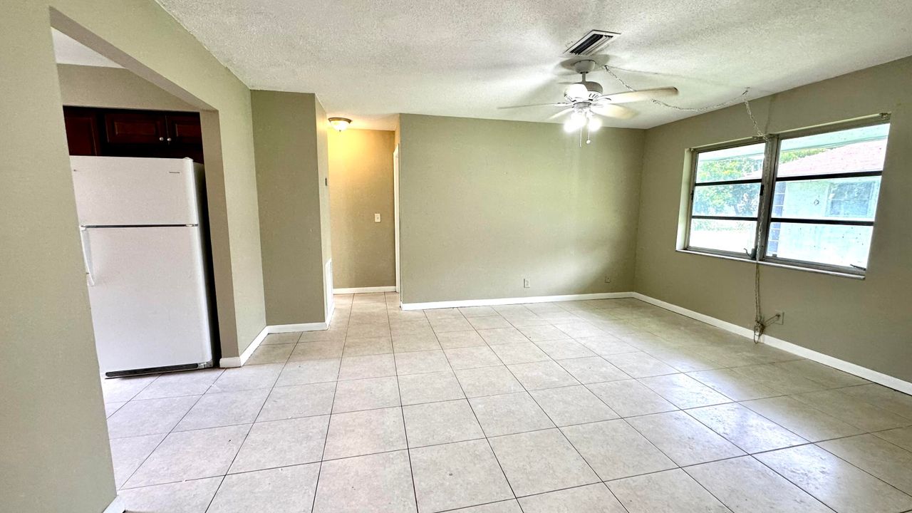 For Rent: $2,400 (3 beds, 2 baths, 1200 Square Feet)