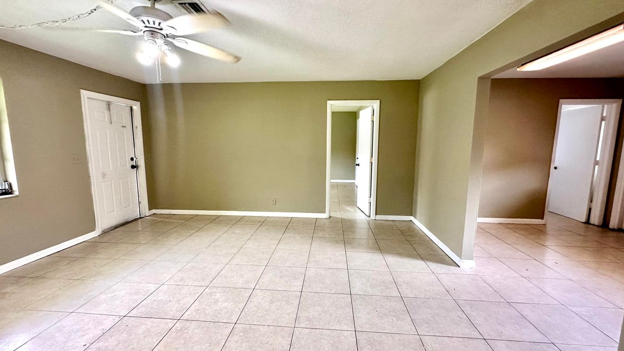 For Rent: $2,400 (3 beds, 2 baths, 1200 Square Feet)