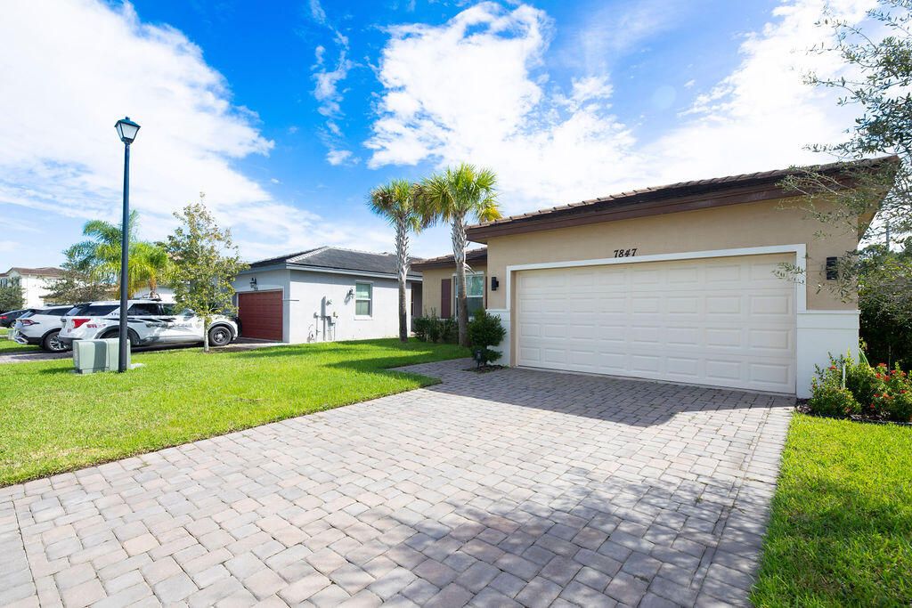 For Sale: $409,000 (3 beds, 2 baths, 1649 Square Feet)